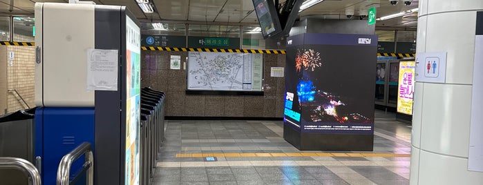 へファ駅 is one of Seoul ♥.