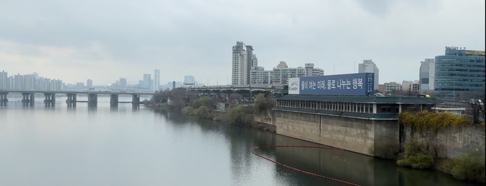 チャムシル鉄橋 is one of Luvv.