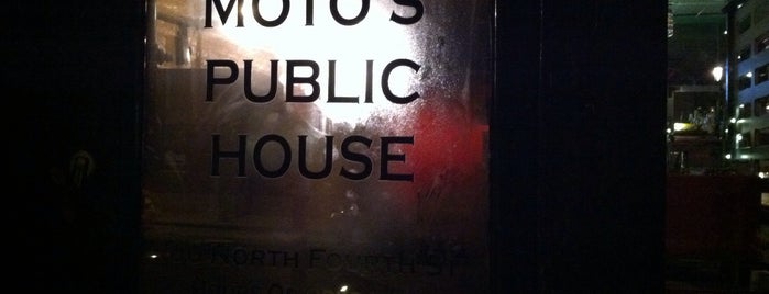 Moto's Public House is one of Lugares favoritos de Jake.