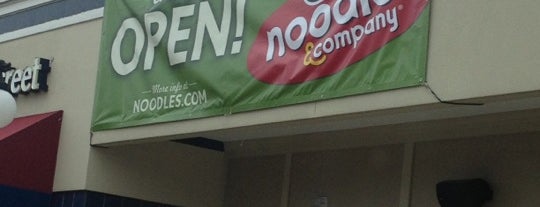 Noodles & Company is one of Lugares favoritos de Kat.