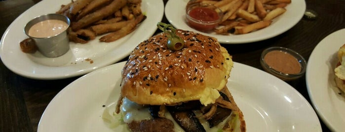 Black Rebel Burger is one of Locais curtidos por Alex.