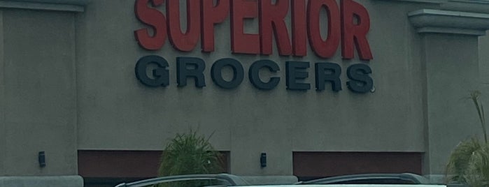 Superior Groceries is one of สถานที่ที่ Edward ถูกใจ.