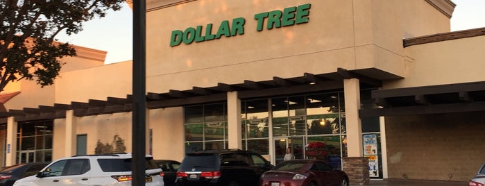 Dollar Tree is one of Orte, die Edward gefallen.