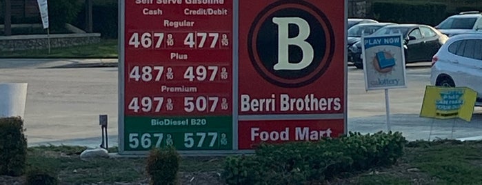 Berri Brothers is one of สถานที่ที่ Edward ถูกใจ.