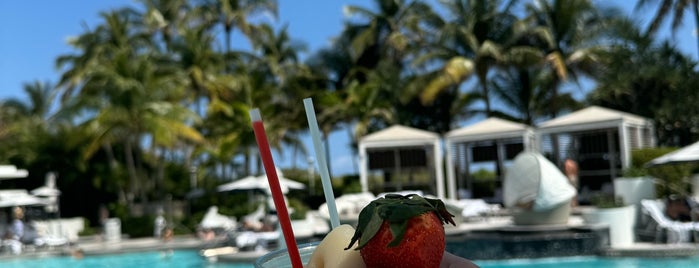 Loews Miami Beach Hotel is one of Tempat yang Disukai martín.