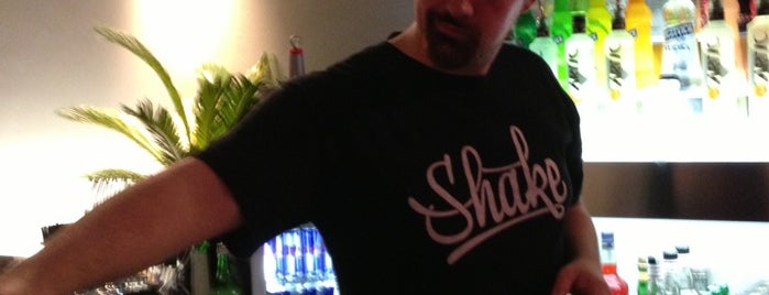 Shake Bar is one of Tempat yang Disukai Andrea.
