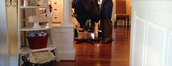 Anne Welsh Salon is one of Del Ray Favorites.