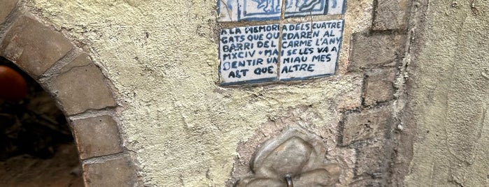 La Casa de los Gatos is one of Valencia Trip.