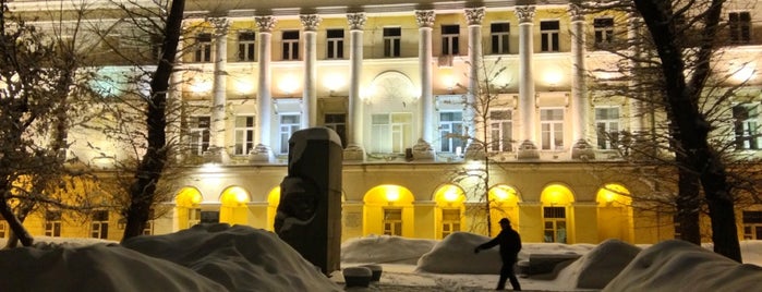 Moscow State Linguistic University is one of Москва.