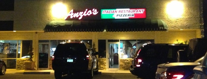 Anzio's Italian Restaurant is one of Lugares favoritos de Scott.