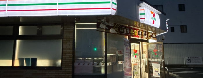 7-Eleven is one of コンビニ.