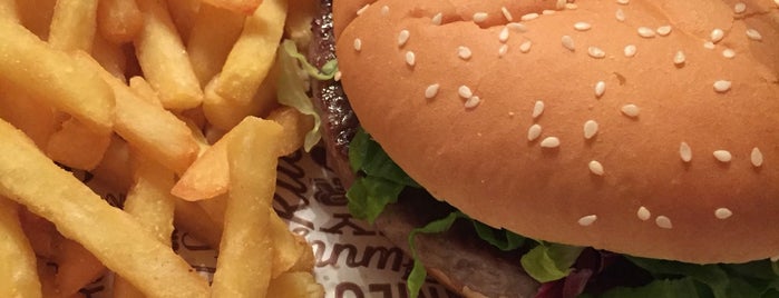 Funny Burger is one of paninari e street food a Roma.