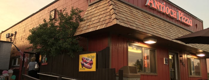 Antioch Pizza Shop is one of สถานที่ที่ FJ ถูกใจ.