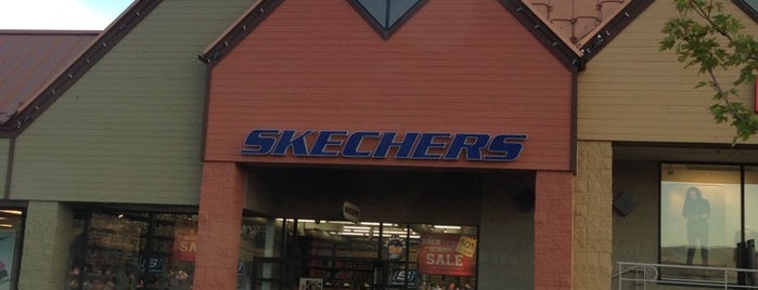 SKECHERS Factory Outlet is one of Locais curtidos por Josh.