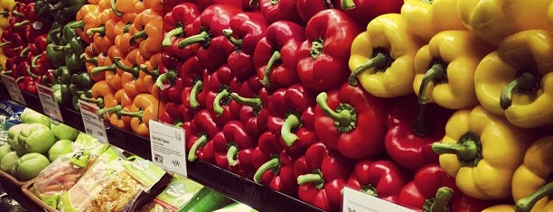 Whole Foods Market is one of Tempat yang Disimpan BLM.