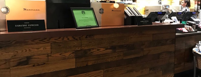 Starbucks is one of Lieux qui ont plu à Jordan.