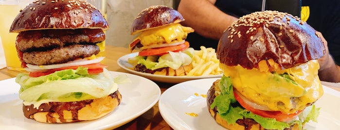 JUICY ALL STARZ is one of ★★★☆☆Burger Joints in Japan.