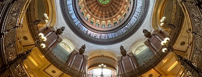 Illinois State Capitol is one of State Capitols.