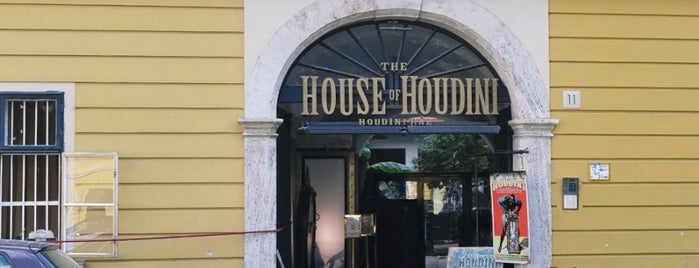 Houdini Ház / The House of Houdini is one of Tempat yang Disukai Onur.