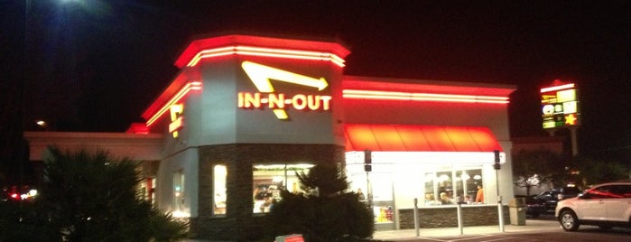 In-N-Out Burger is one of สถานที่ที่ Ian ถูกใจ.