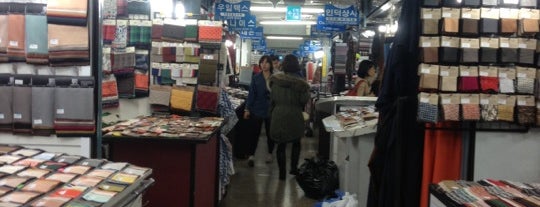 Dongdaemun Market is one of 伝統市場 / マーケット.