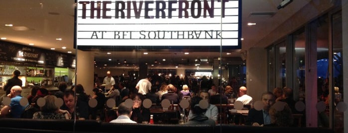 The Riverfront Bar and Kitchen is one of Restaurantes.