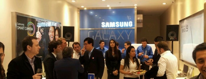 Samsung Store is one of La Florida.