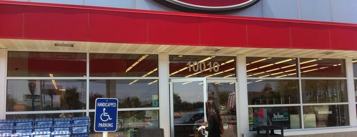 Kum & Go is one of Lugares favoritos de Jimmy.