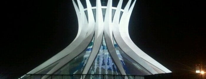 Catedral Metropolitana de Brasília is one of Paróquias de Brasília.