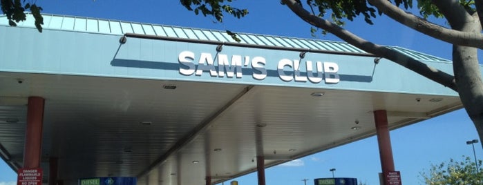 Sam's Club Gas Station is one of Locais curtidos por Nathan.