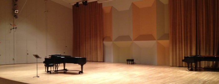 Maurice Gusman Concert Hall is one of Valさんのお気に入りスポット.