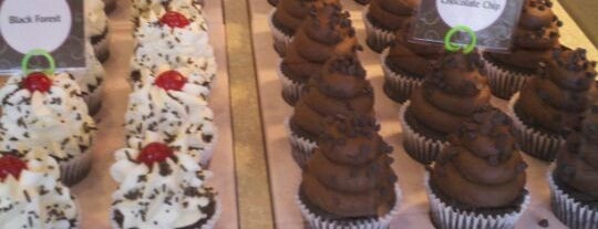 Gigi's Cupcakes is one of Lugares guardados de Tom.