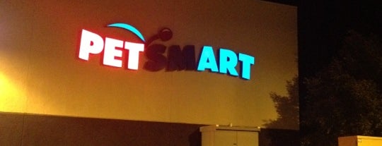 PetSmart is one of Lieux qui ont plu à Patrick.