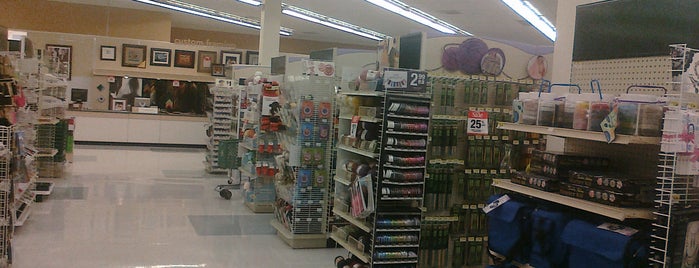 JOANN Fabrics and Crafts is one of Lugares favoritos de Jen.