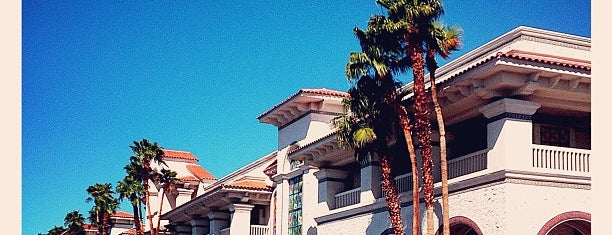 Gold Coast Hotel and Casino is one of Mark'ın Kaydettiği Mekanlar.