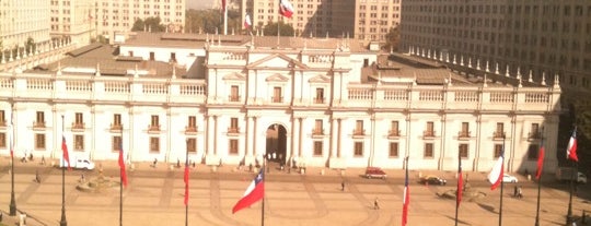Palacio de La Moneda is one of Para visitar en Santiago.