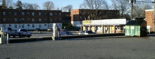 Whalen's Irish Sports Bar is one of Local - Neighborhood.