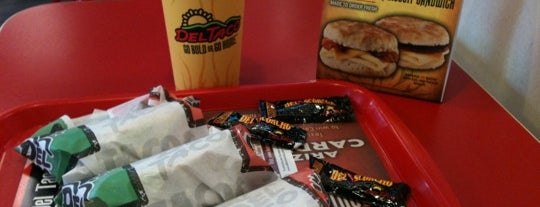 Del Taco is one of Heidiさんのお気に入りスポット.