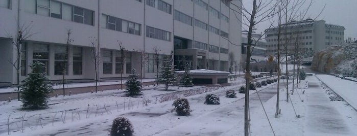 Atılım Üniversitesi Mühendislik Fakültesi is one of สถานที่ที่ 103372 ถูกใจ.