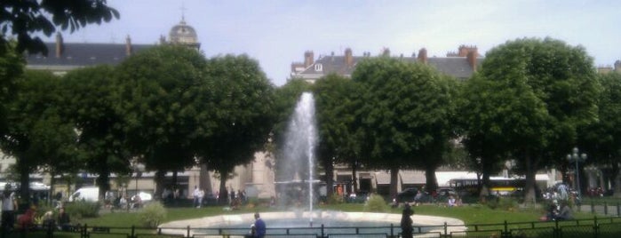 Place Victor Hugo is one of Locais salvos de Franck.