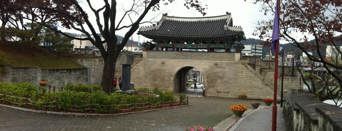 Jinjuseong Fortress is one of ⓦ나의문화유산답사기.