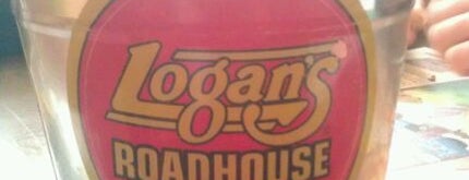 Logan's Roadhouse is one of Tempat yang Disukai Ernesto.
