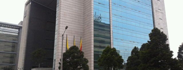 Cámara de Comercio de Bogotá - Sede y Centro Empresarial Salitre is one of Posti che sono piaciuti a Claudio.