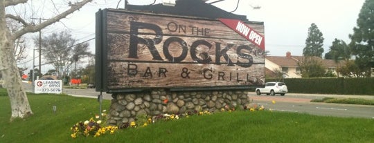 On The Rocks Bar & Grill is one of Lieux qui ont plu à John.