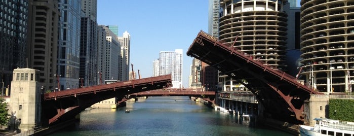 Chicago Riverwalk is one of Tempat yang Disukai Tatiana.