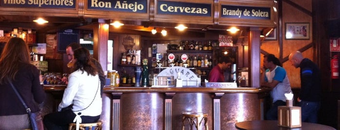 Cerveceria Naguare is one of Zona Eras. León, Spain.