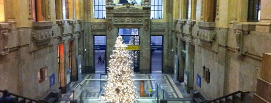 Milano Centrale Railway Station is one of Bennissimo Italia.