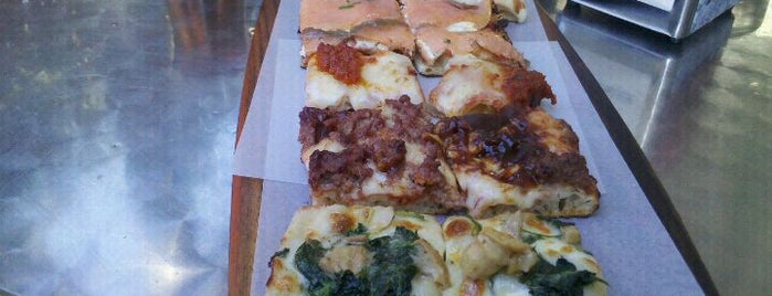 Pizza Roma is one of Sandwich, hamburguesas y otras cosas rápidas.