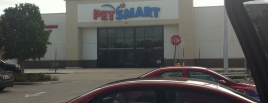 PetSmart is one of Orte, die @itsnova gefallen.