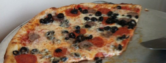 La Gondola Pizzeria is one of Locais salvos de Envy.
